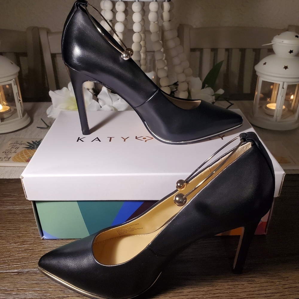 Katy Perry Poker ankle pumps